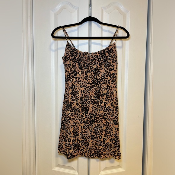 Aritzia Dresses & Skirts - Aritzia Wilfred - Mini Dress Leopard Print Tie Front in Size 4